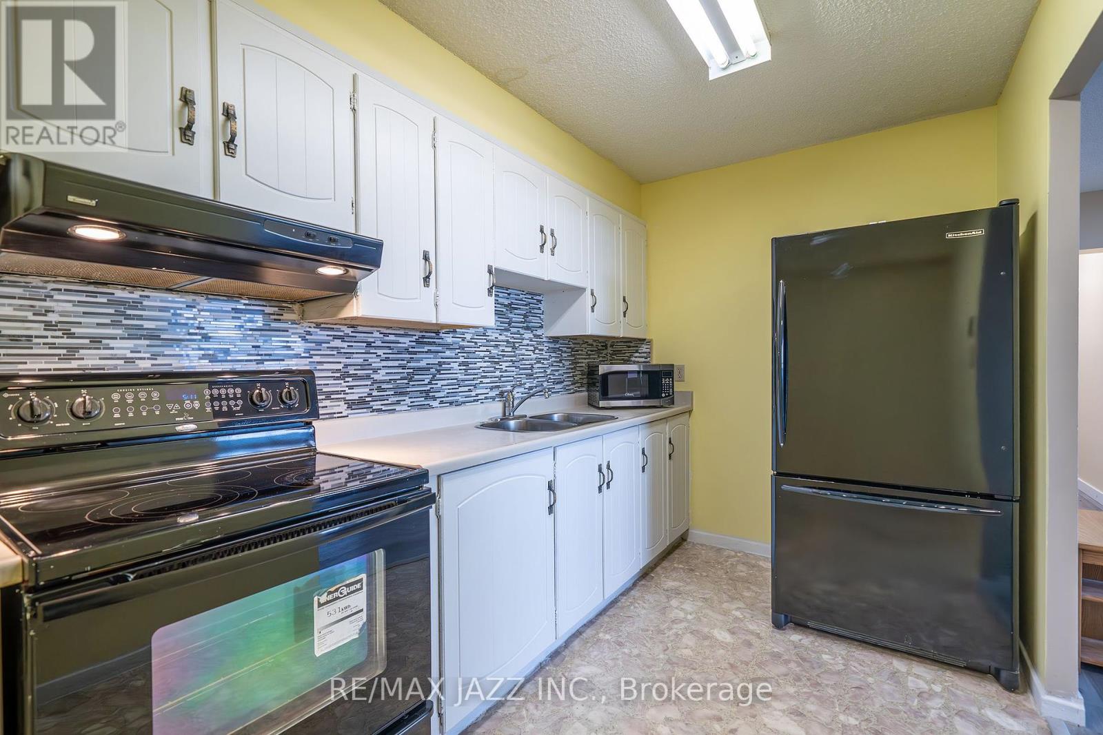 Photo 11 of 1214 55 William Street E, Oshawa ON