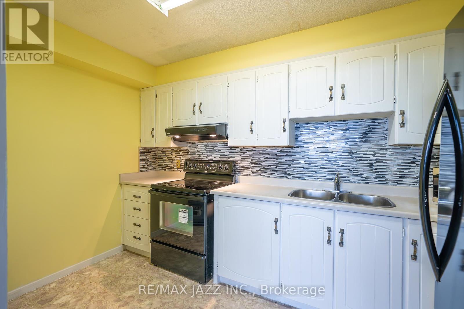 Photo 12 of 1214 55 William Street E, Oshawa ON
