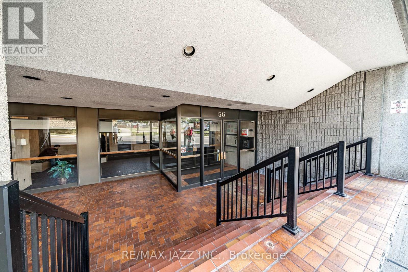 Photo 5 of 1214 55 William Street E, Oshawa ON