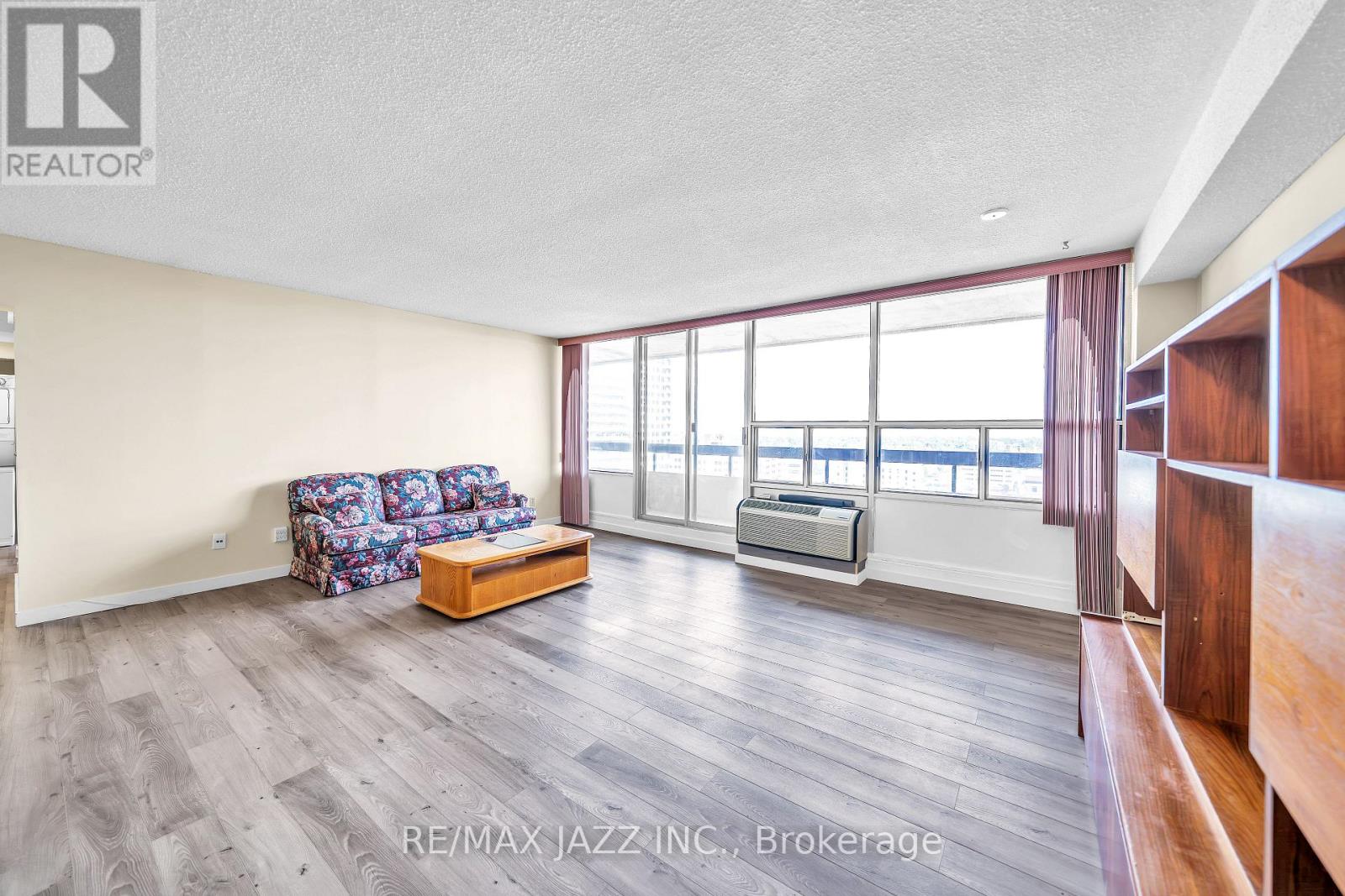 Photo 9 of 1214 55 William Street E, Oshawa ON
