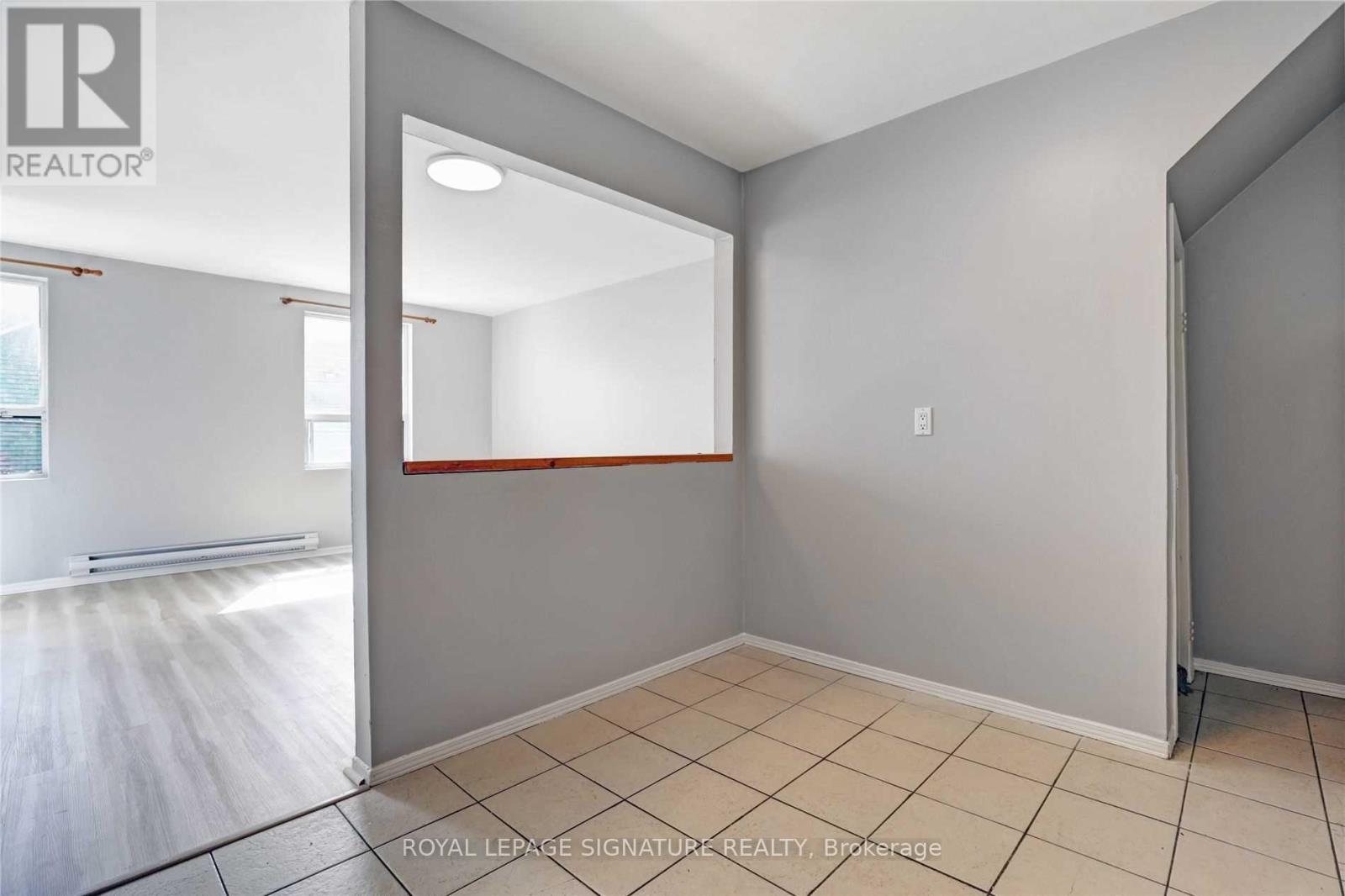 Photo 11 of 2 937 Danforth Avenue, Toronto ON