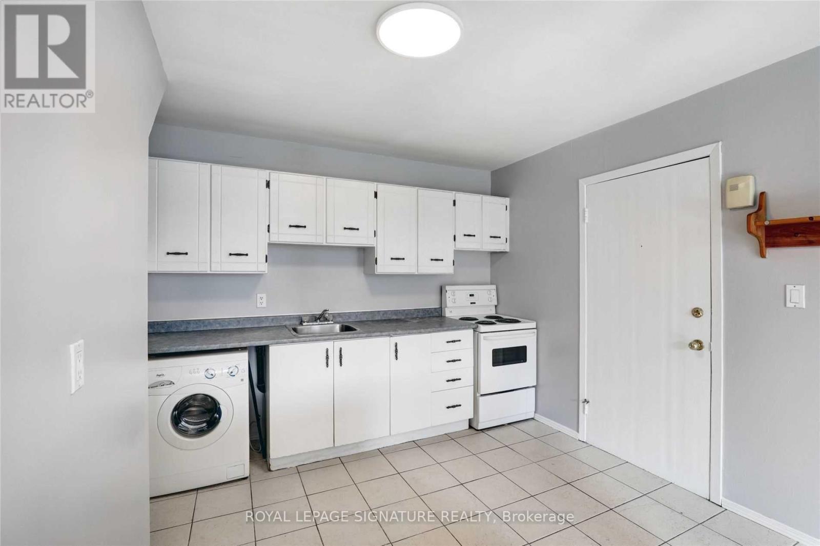 Photo 14 of 2 937 Danforth Avenue, Toronto ON