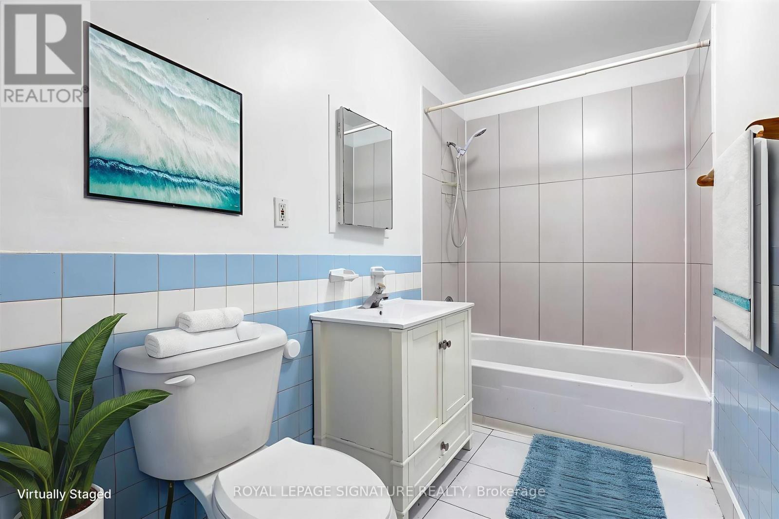 Photo 13 of 2 937 Danforth Avenue, Toronto ON