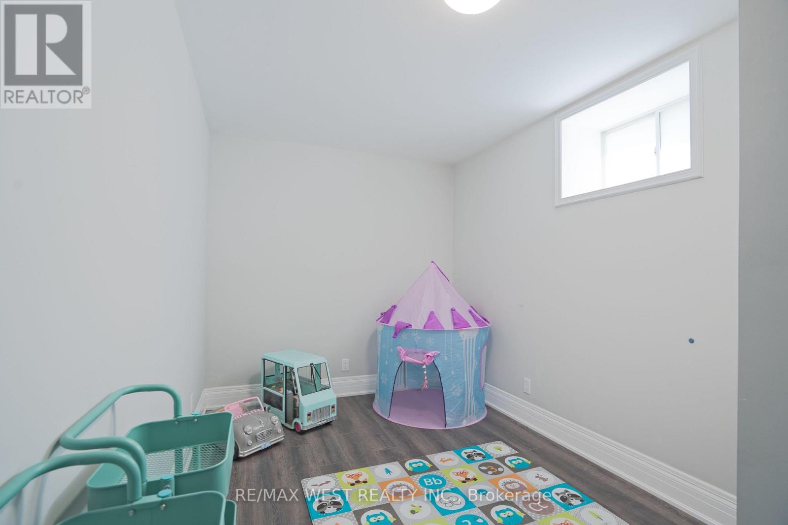 Photo 30 of 4 Elmview Court, Toronto ON