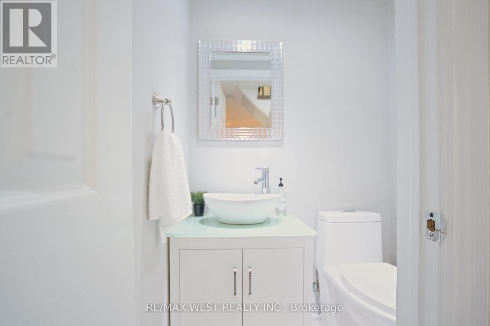 Photo 19 of 4 Elmview Court, Toronto ON