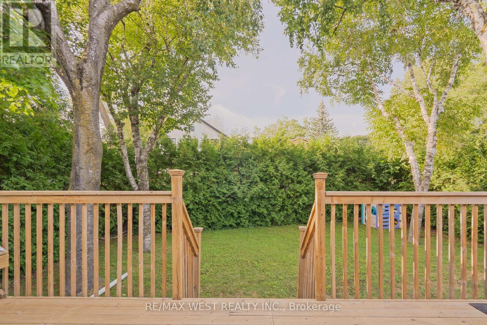 Photo 37 of 4 Elmview Court, Toronto ON