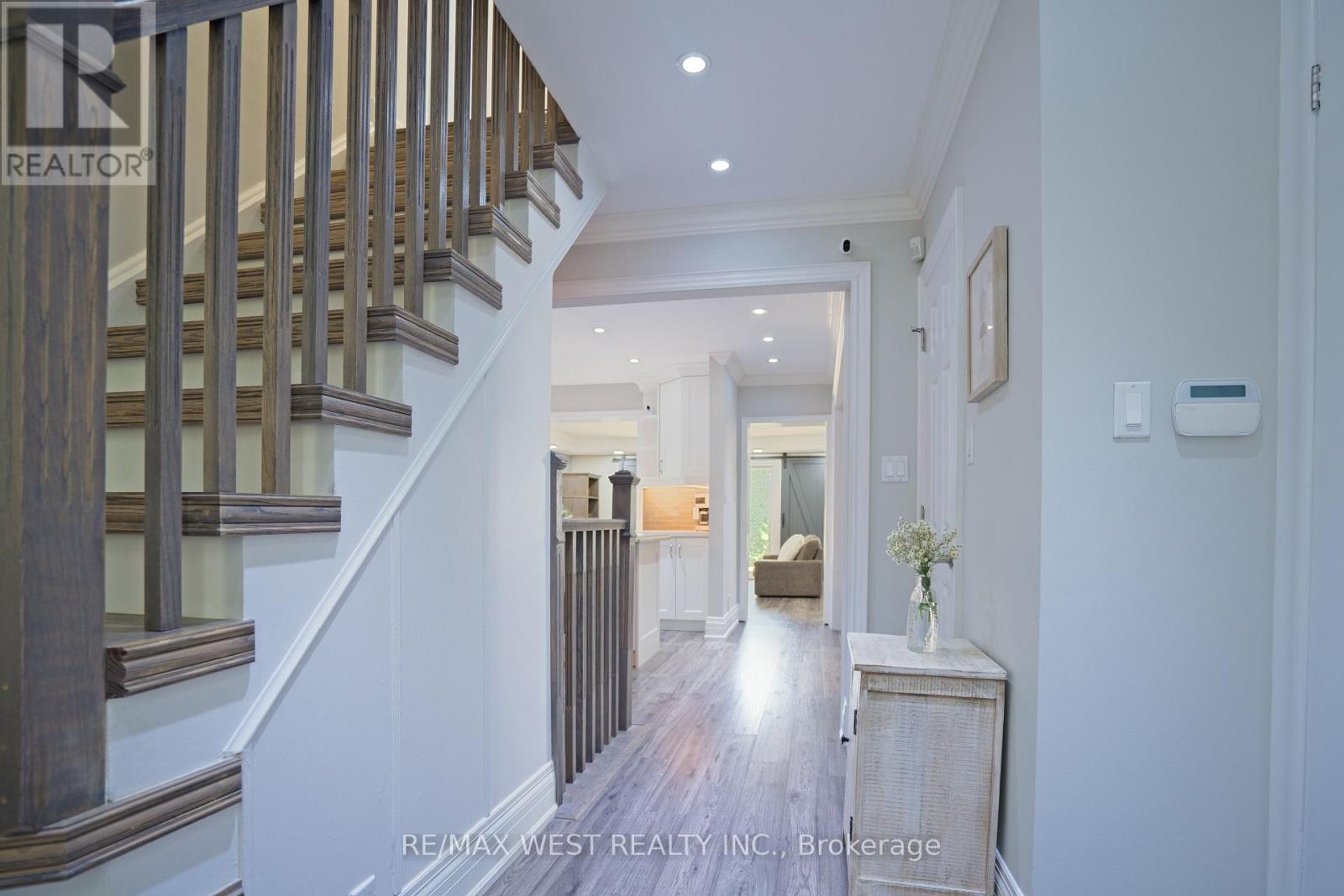 Photo 20 of 4 Elmview Court, Toronto ON