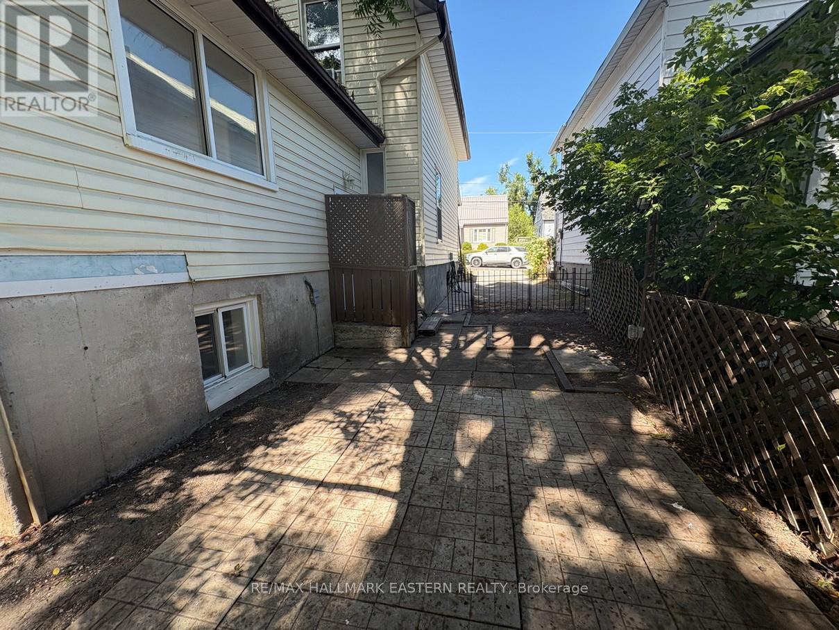 Photo 9 of 1 581 Paterson Street, Peterborough Central ON