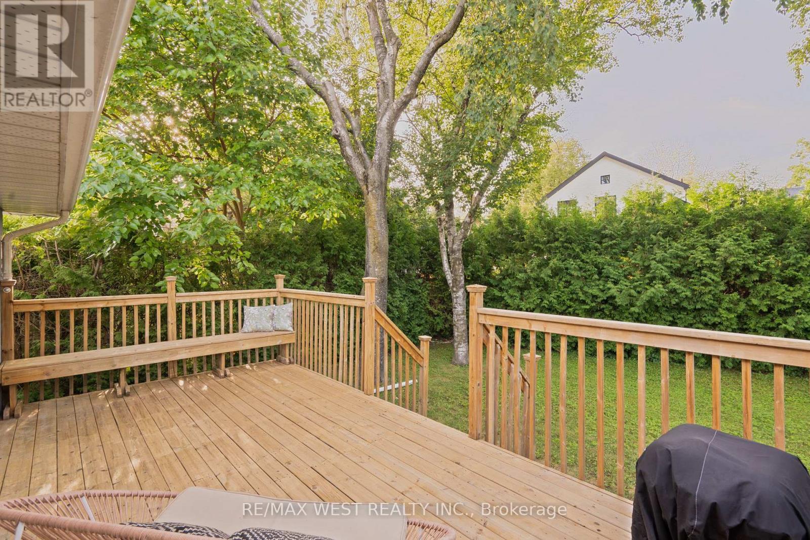 Photo 36 of 4 Elmview Court, Toronto ON