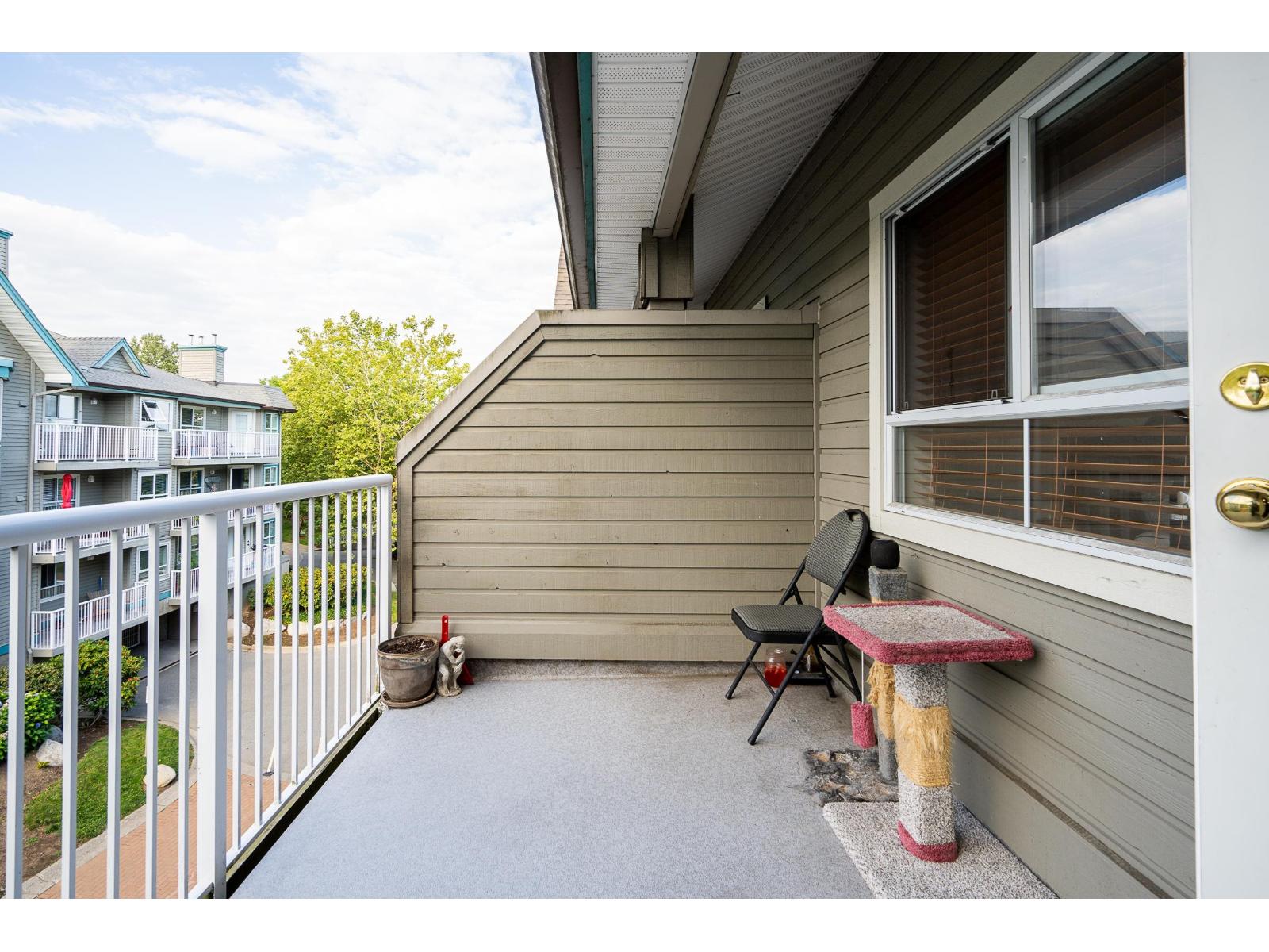 Photo 8 of 303 15140 108 Avenue, Surrey BC