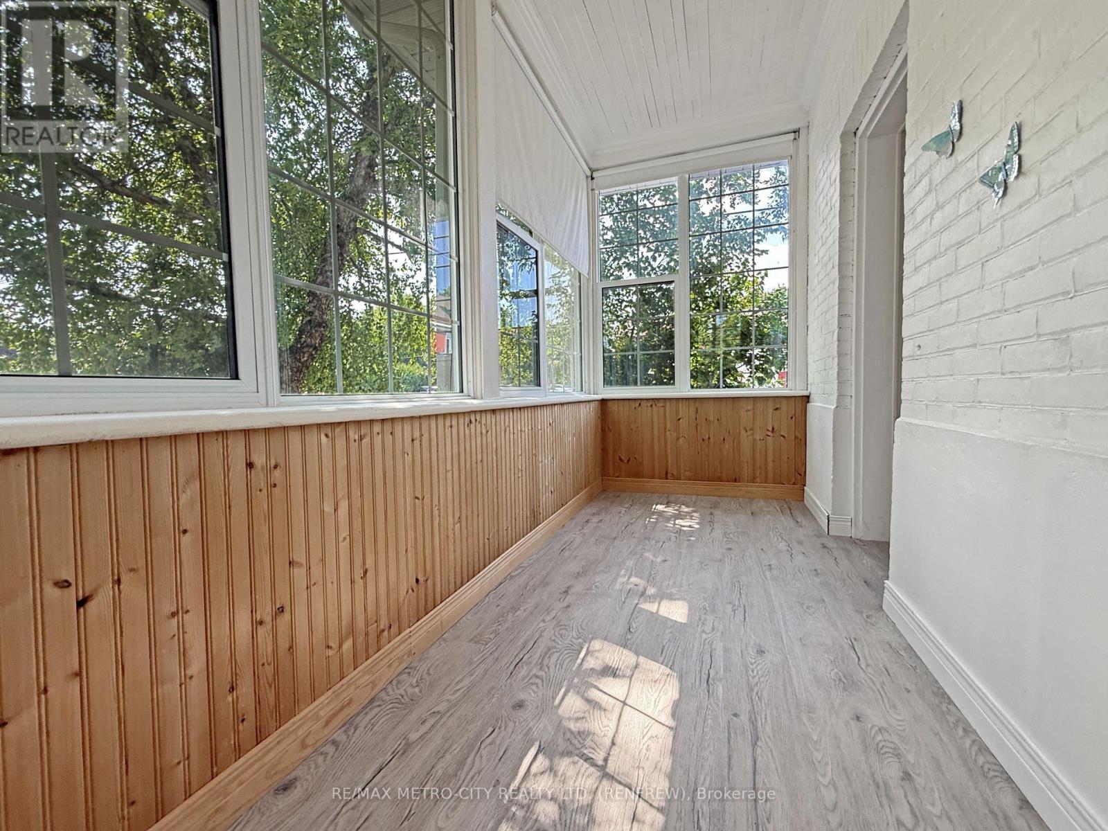 Photo 10 of 19 Lorne Street S, Renfrew ON