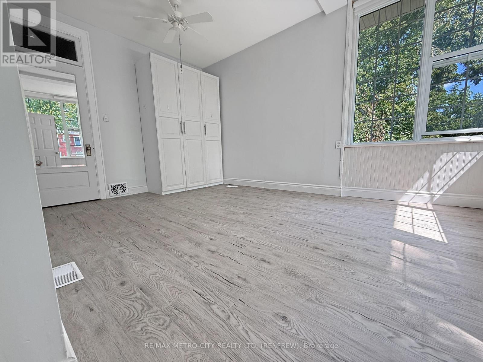 Photo 12 of 19 Lorne Street S, Renfrew ON