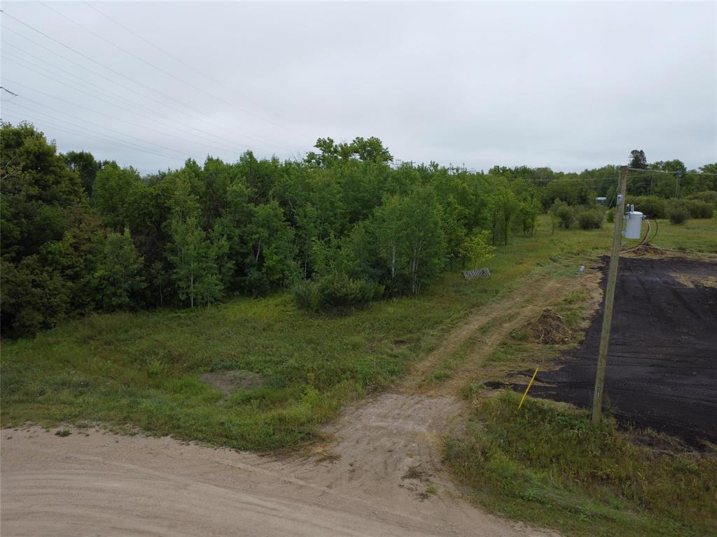 Photo 4 of 1 Bridge Lane, Lac Du Bonnet MB