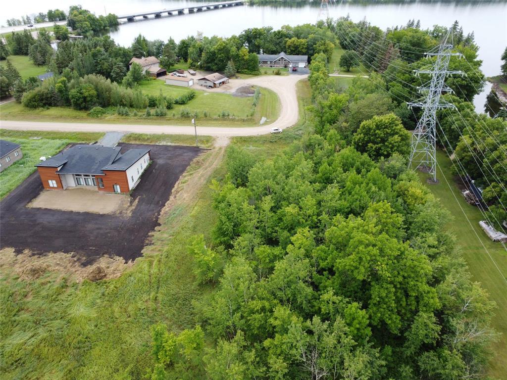 Photo 6 of 1 Bridge Lane, Lac Du Bonnet MB