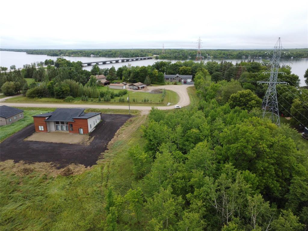 Photo 9 of 1 Bridge Lane, Lac Du Bonnet MB