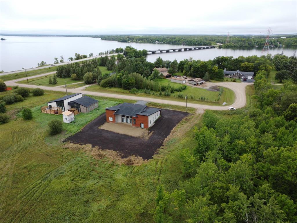 Photo 10 of 1 Bridge Lane, Lac Du Bonnet MB