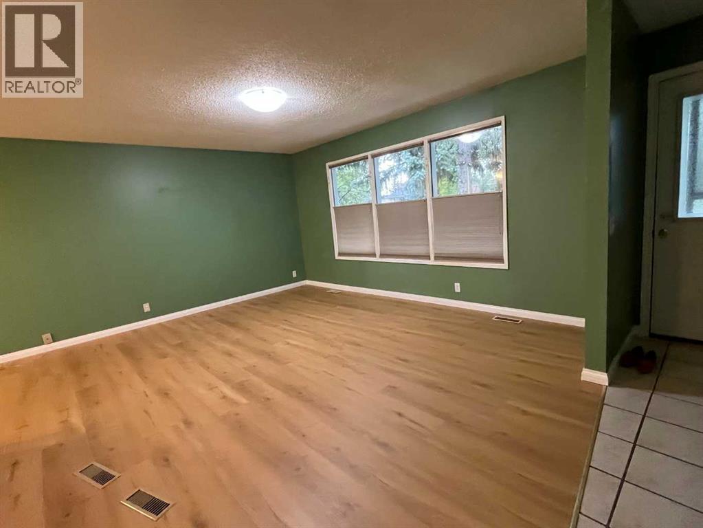 Single Family House Bungalow for Sale in  Rundlehorn Drive NE Pineridge Calgary 