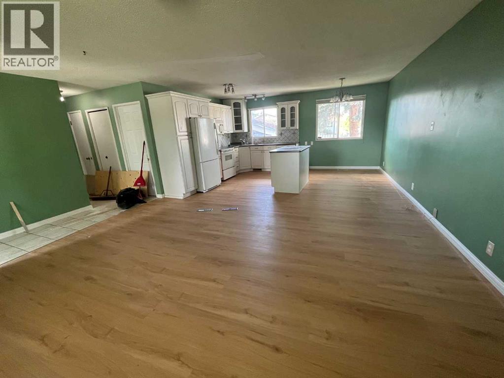Single Family House Bungalow for Sale in  Rundlehorn Drive NE Pineridge Calgary 