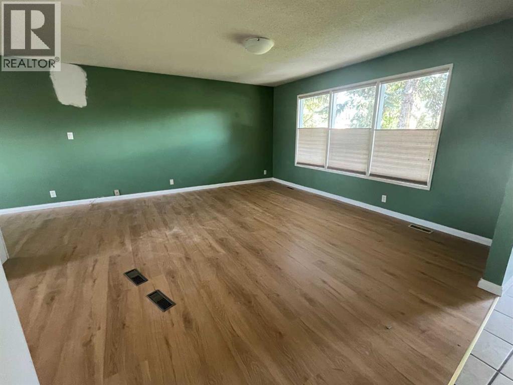 Single Family House Bungalow for Sale in  Rundlehorn Drive NE Pineridge Calgary 