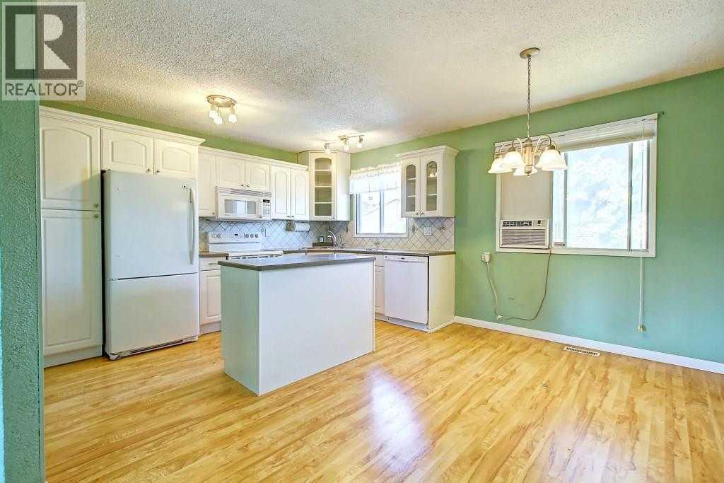 Single Family House Bungalow for Sale in  Rundlehorn Drive NE Pineridge Calgary 