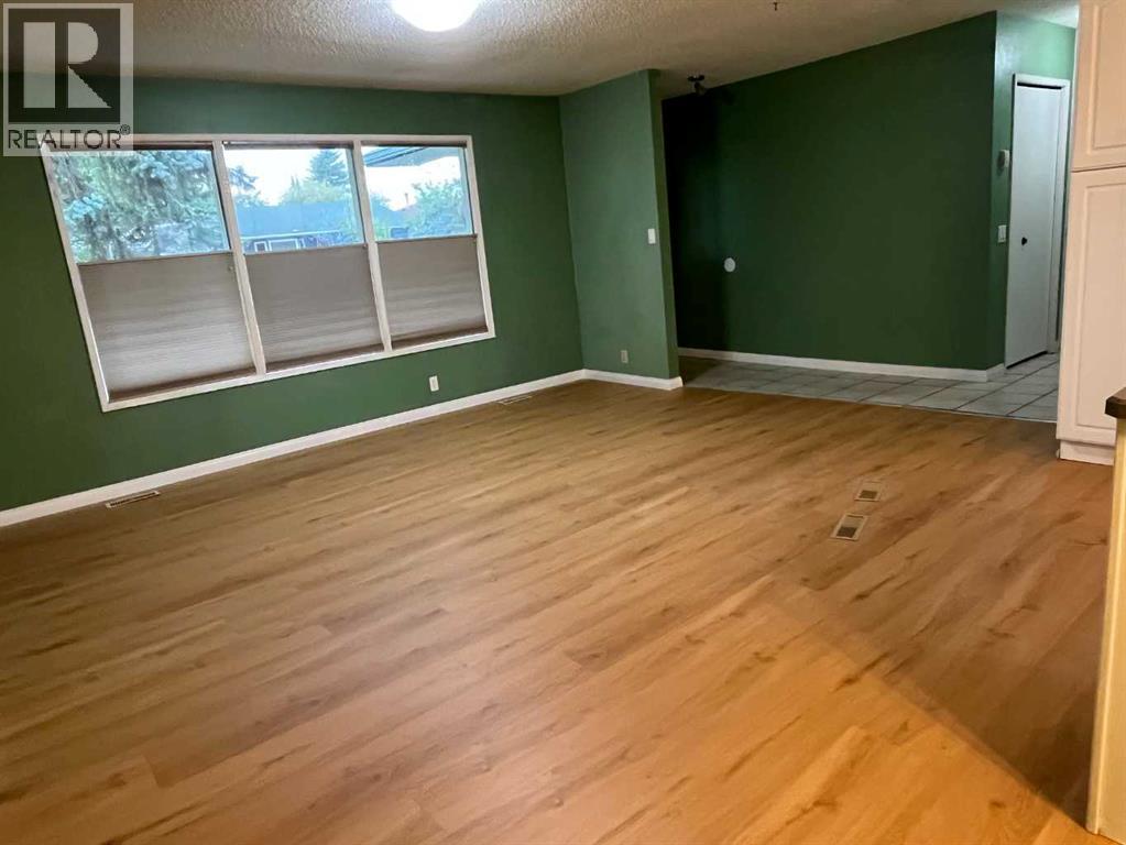 Single Family House Bungalow for Sale in  Rundlehorn Drive NE Pineridge Calgary 