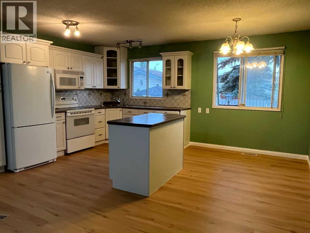 Single Family House Bungalow for Sale in  Rundlehorn Drive NE Pineridge Calgary 