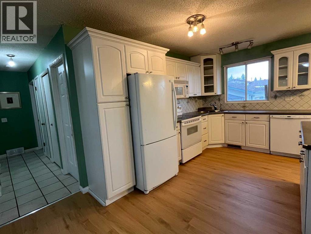 Single Family House Bungalow for Sale in  Rundlehorn Drive NE Pineridge Calgary 