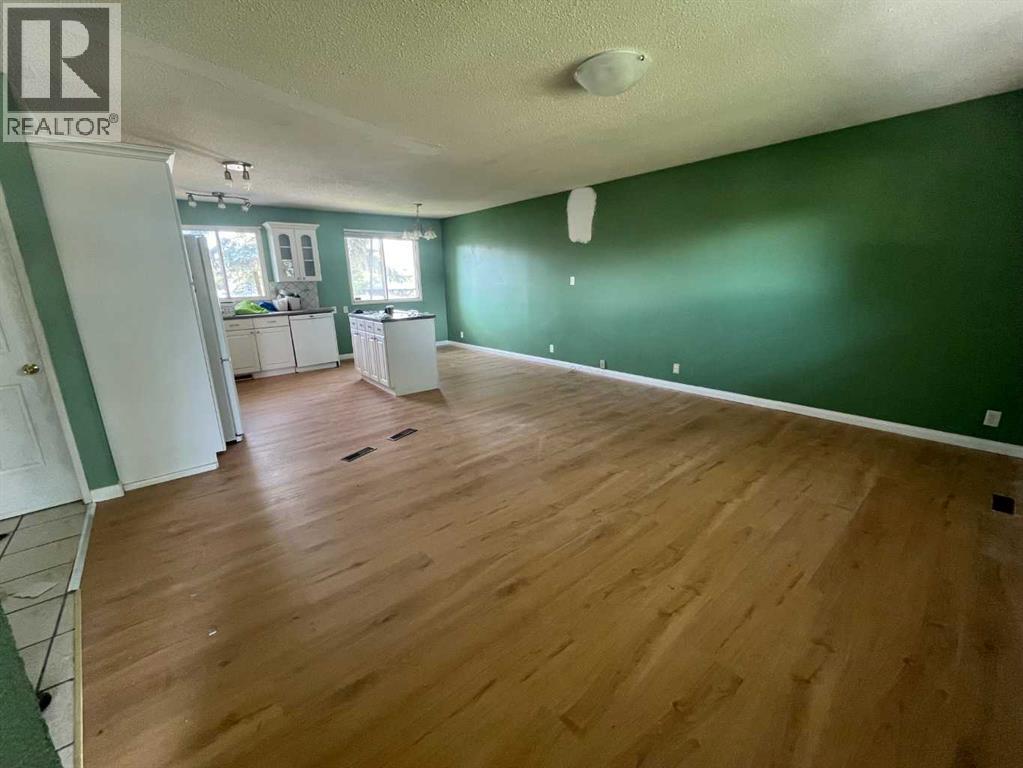 Single Family House Bungalow for Sale in  Rundlehorn Drive NE Pineridge Calgary 
