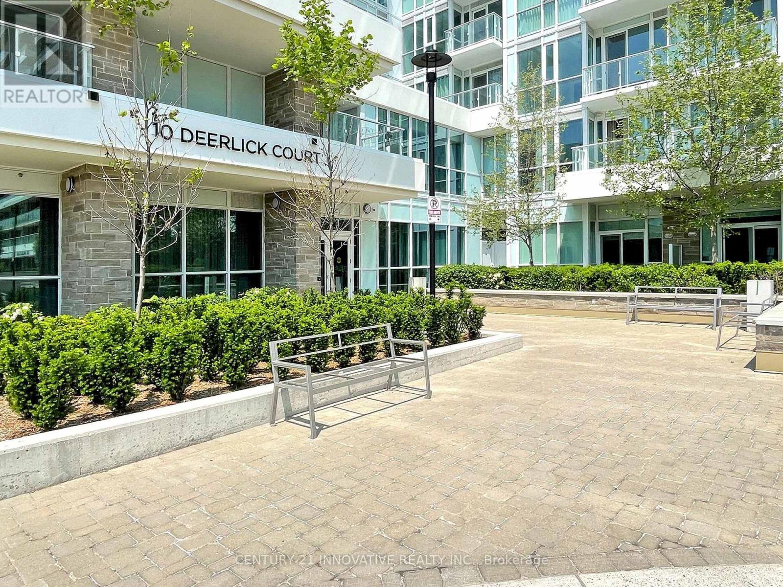 Photo 4 of 2304 10 Deerlick Court, Toronto ON