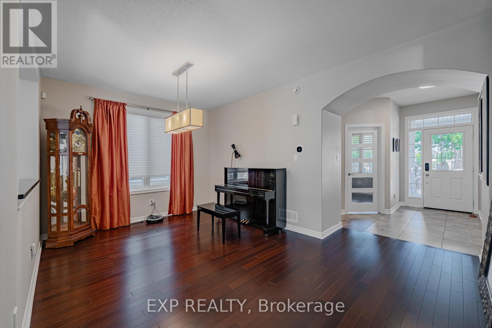 Photo 2 of 3308 Riverset Crescent, Ottawa ON