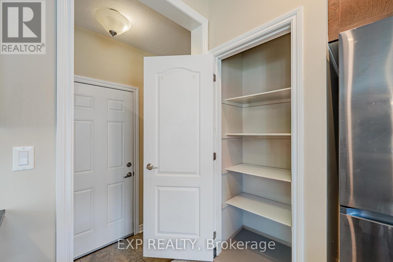 Photo 6 of 3308 Riverset Crescent, Ottawa ON