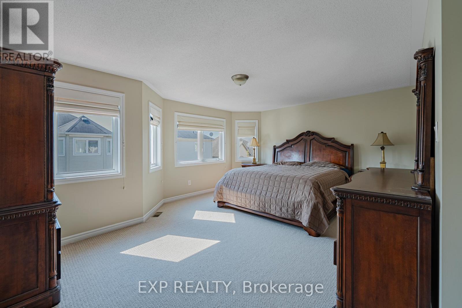Photo 8 of 3308 Riverset Crescent, Ottawa ON