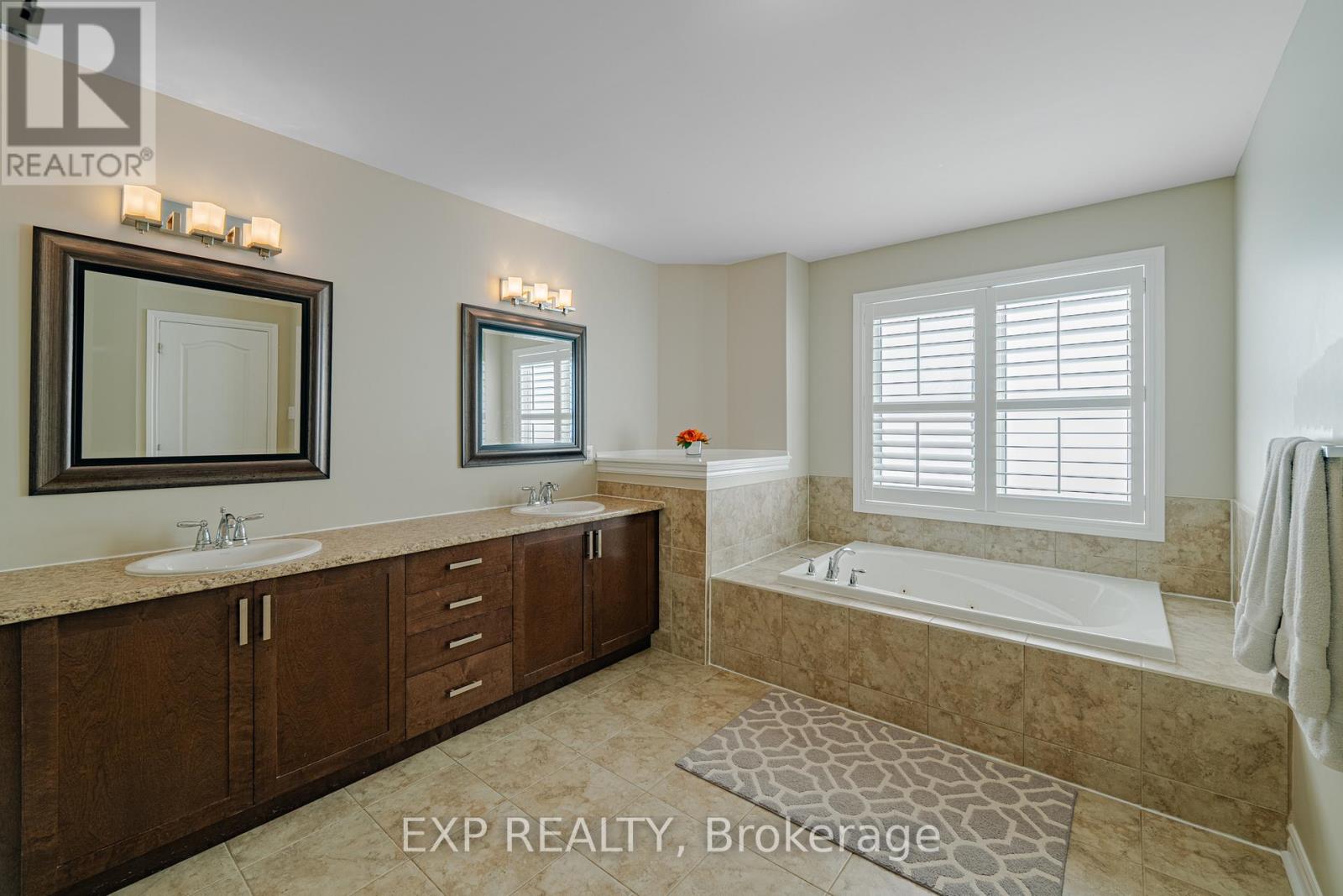 Photo 38 of 3308 Riverset Crescent, Ottawa ON