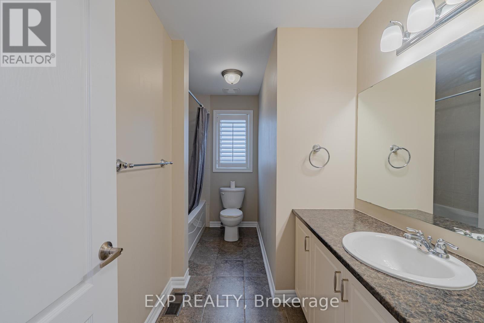 Photo 4 of 3308 Riverset Crescent, Ottawa ON