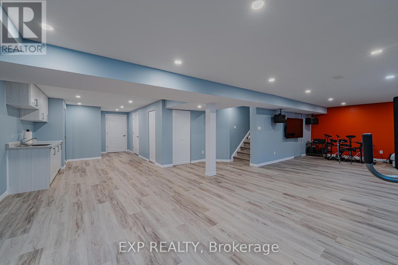 Photo 3 of 3308 Riverset Crescent, Ottawa ON