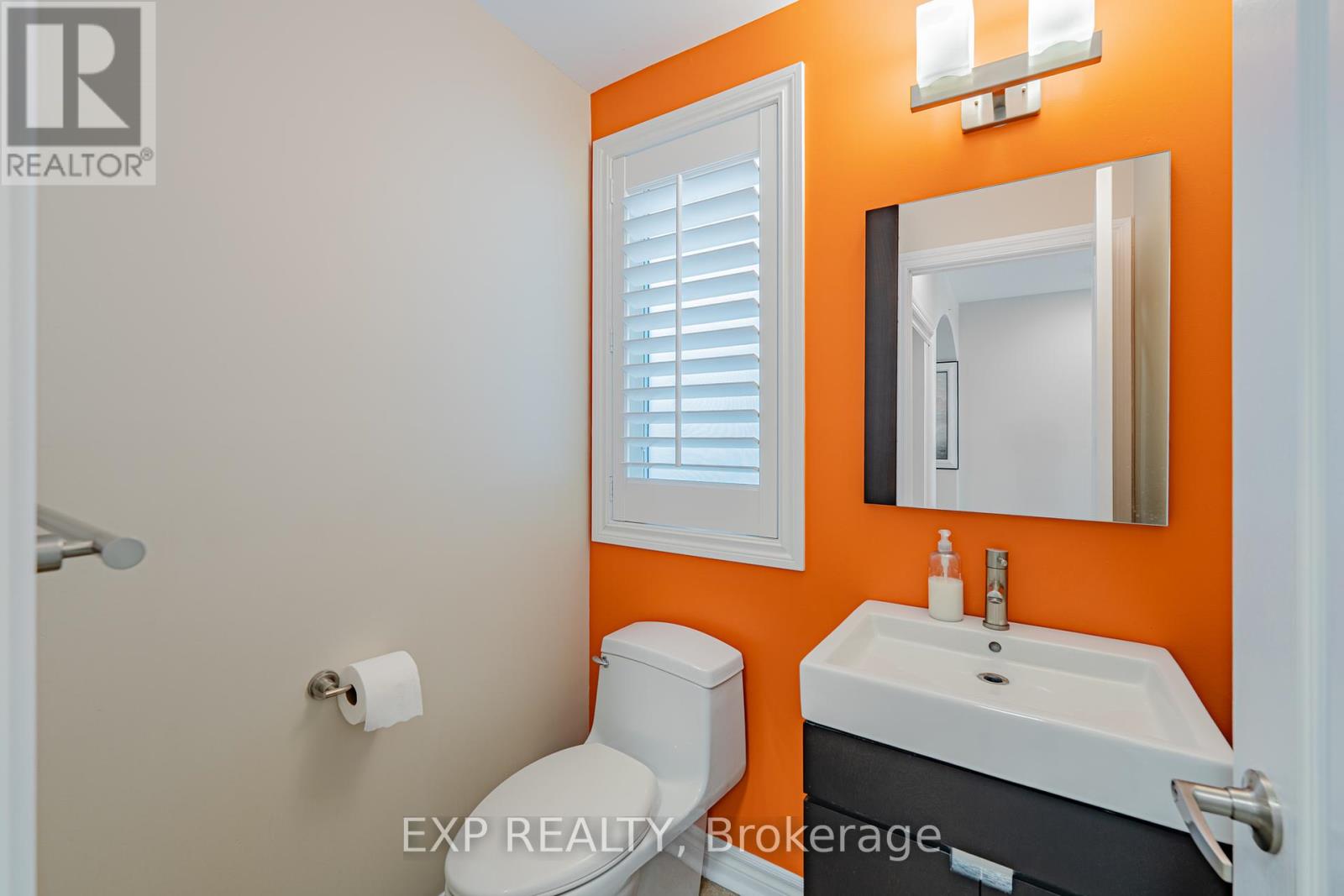Photo 7 of 3308 Riverset Crescent, Ottawa ON