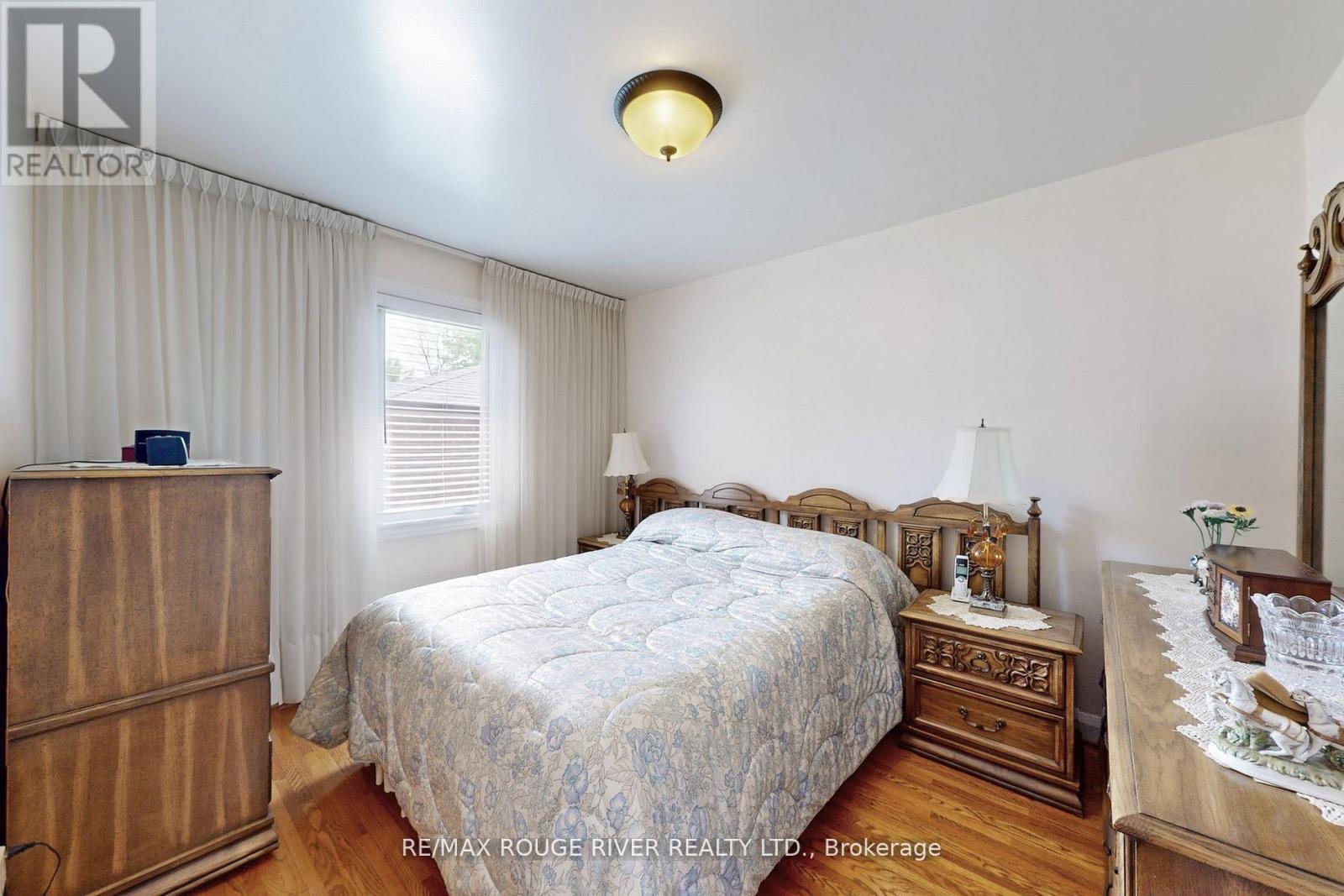 Photo 14 of 117 Shropshire Drive, Toronto ON