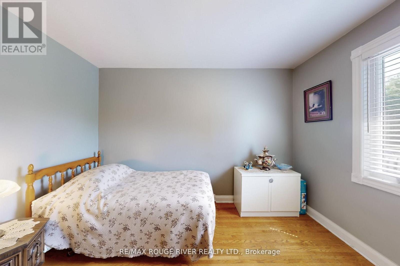 Photo 17 of 117 Shropshire Drive, Toronto ON