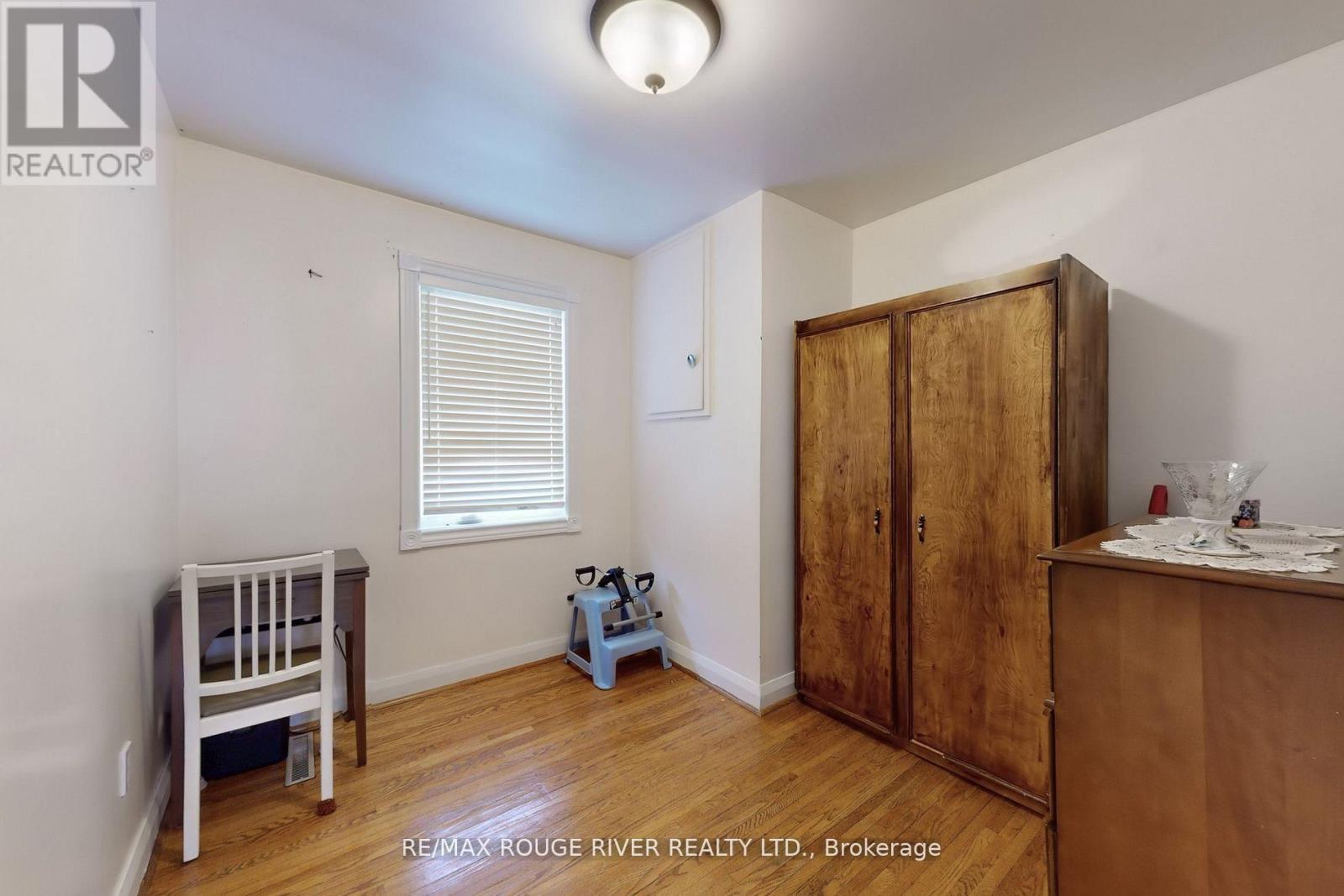 Photo 18 of 117 Shropshire Drive, Toronto ON
