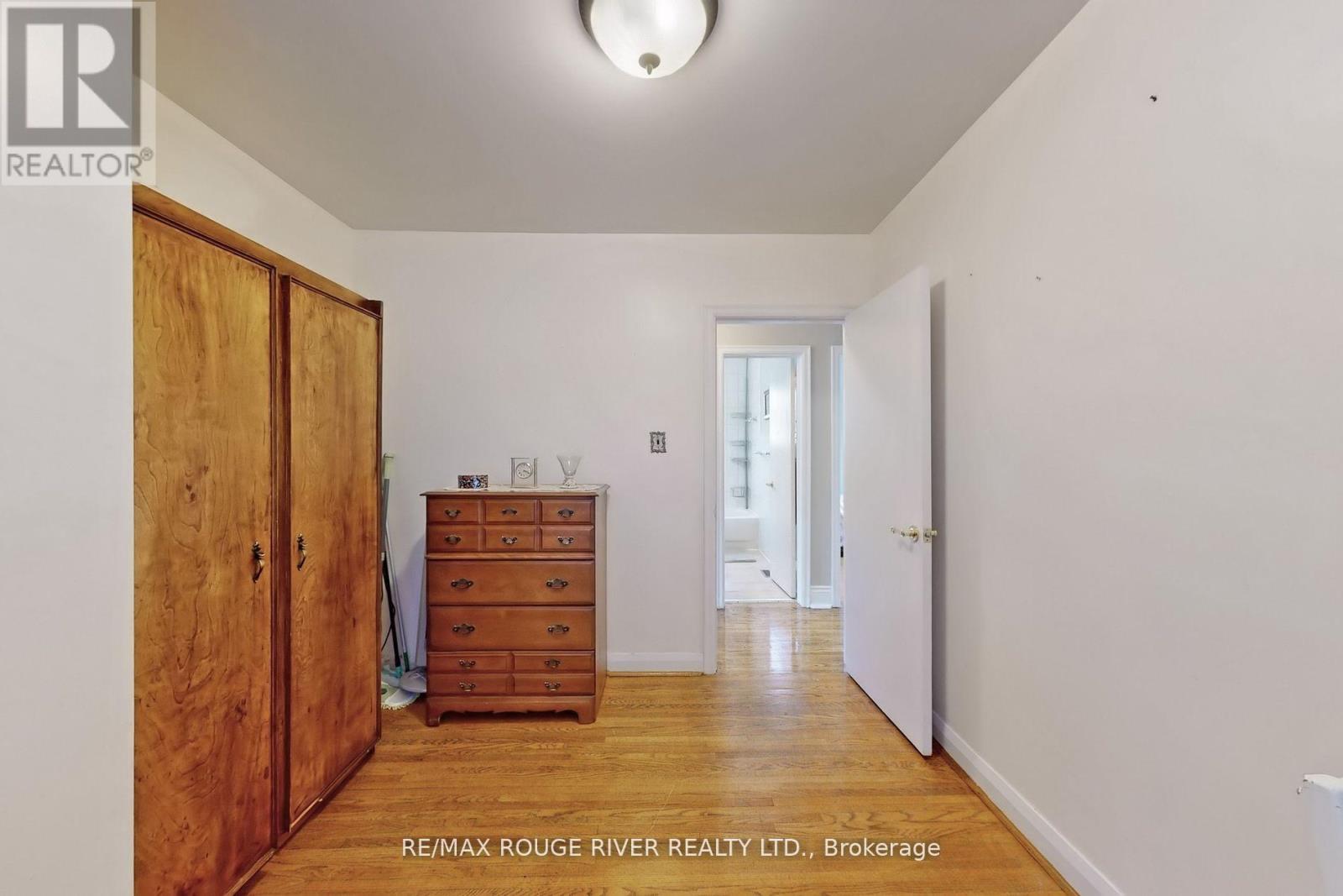Photo 19 of 117 Shropshire Drive, Toronto ON