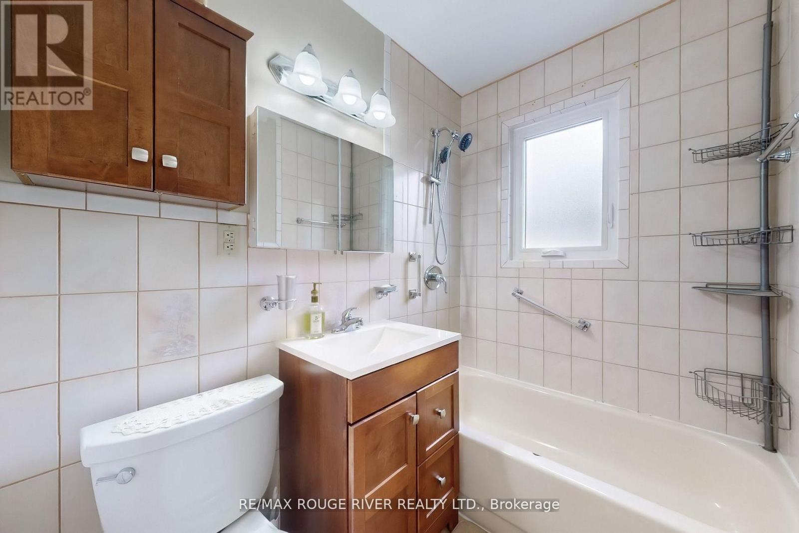 Photo 20 of 117 Shropshire Drive, Toronto ON