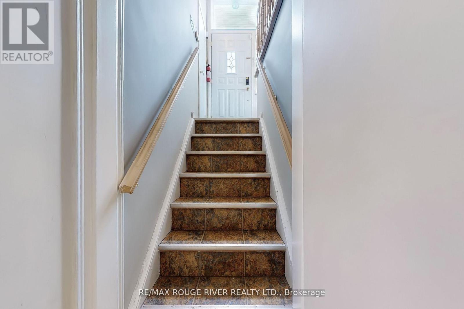Photo 22 of 117 Shropshire Drive, Toronto ON