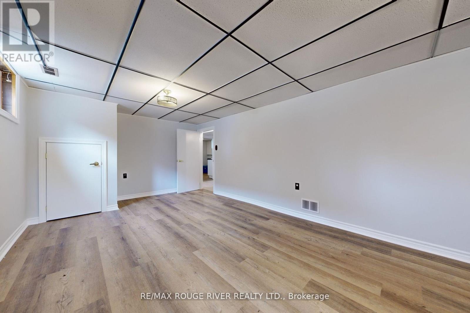 Photo 24 of 117 Shropshire Drive, Toronto ON