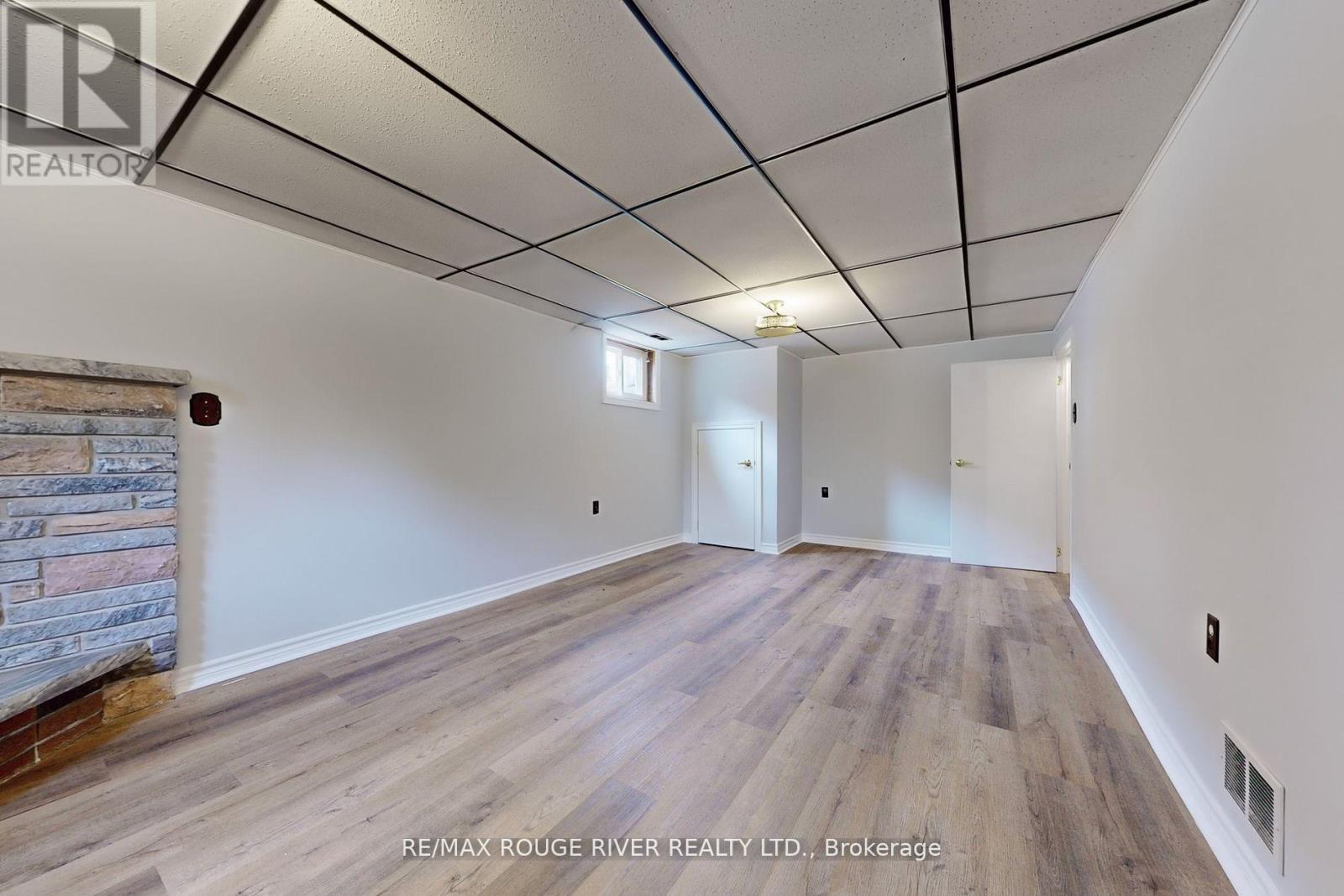 Photo 25 of 117 Shropshire Drive, Toronto ON