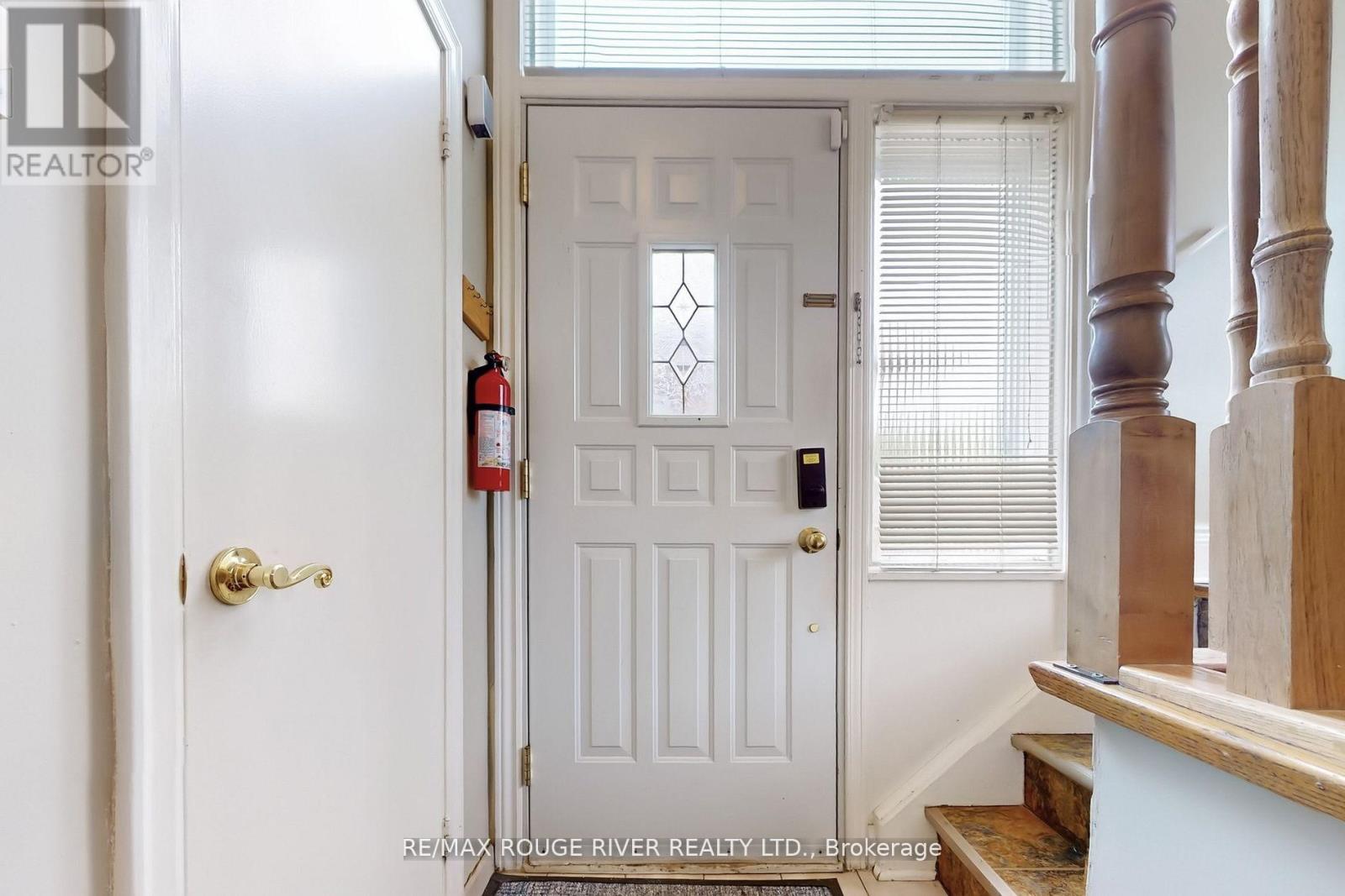 Photo 4 of 117 Shropshire Drive, Toronto ON