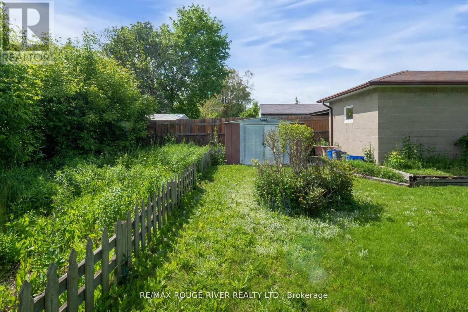 Photo 40 of 117 Shropshire Drive, Toronto ON