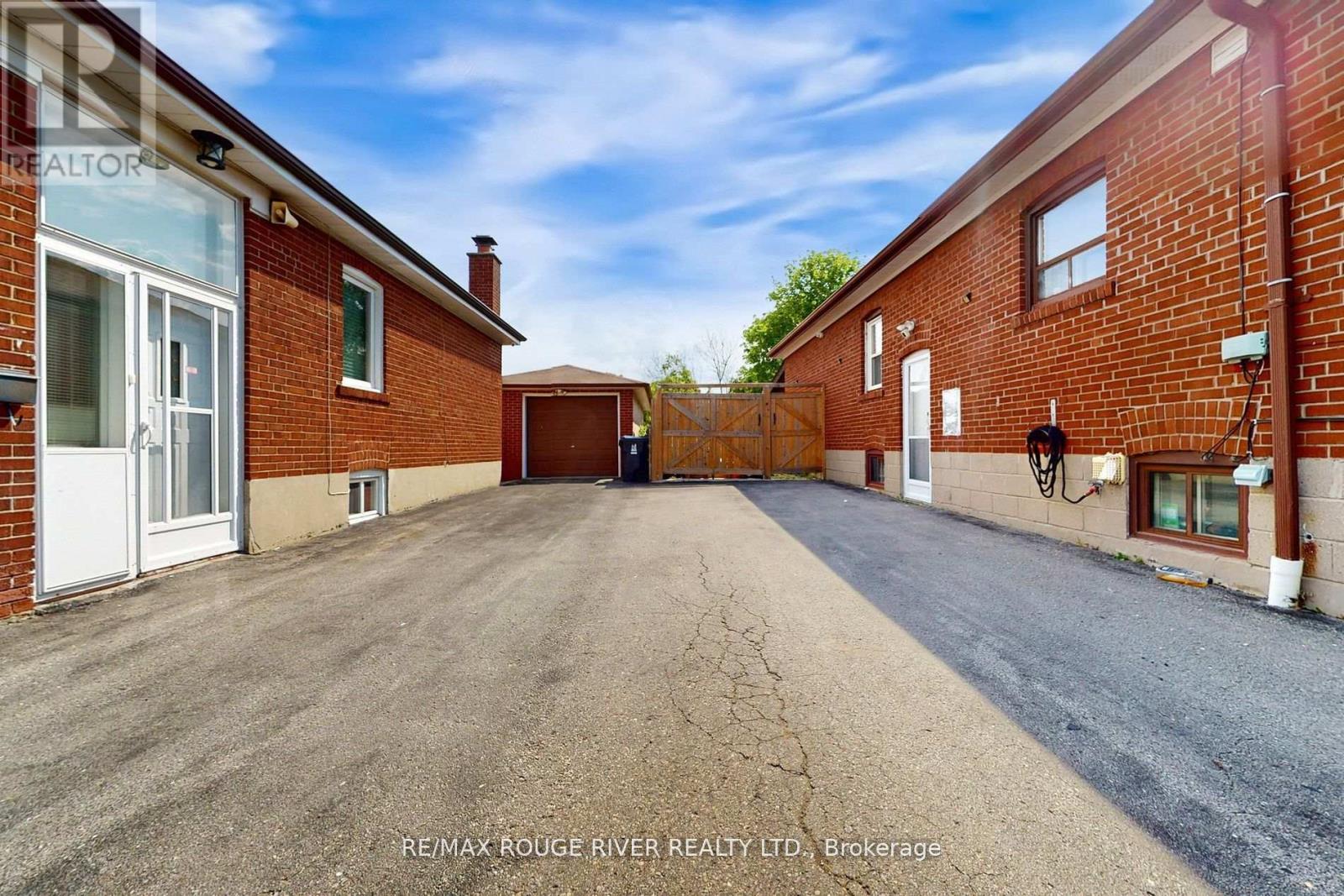 Photo 44 of 117 Shropshire Drive, Toronto ON
