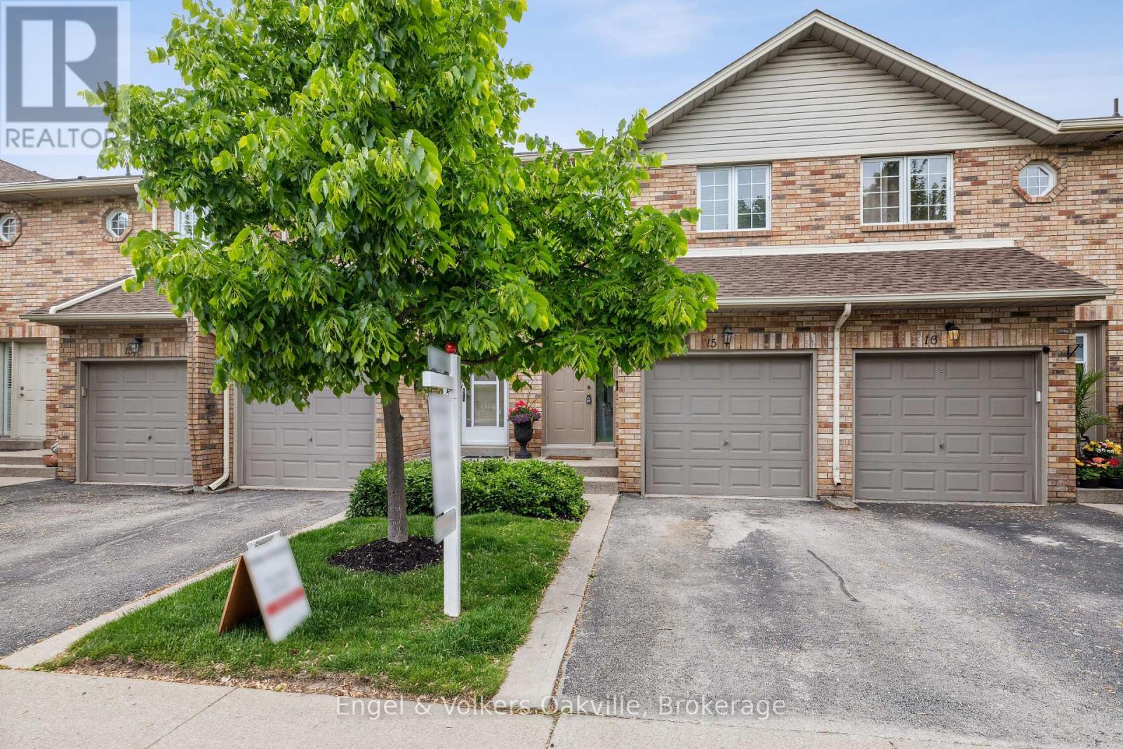 Photo 1 of 15 2015 Cleaver Avenue, Burlington ON