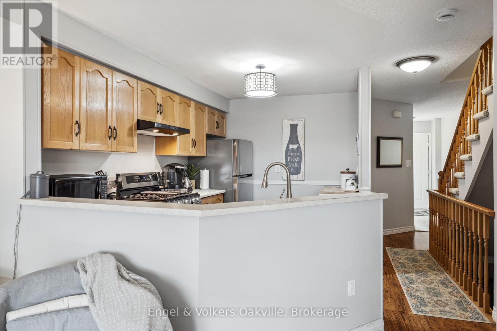 Photo 10 of 15 2015 Cleaver Avenue, Burlington ON