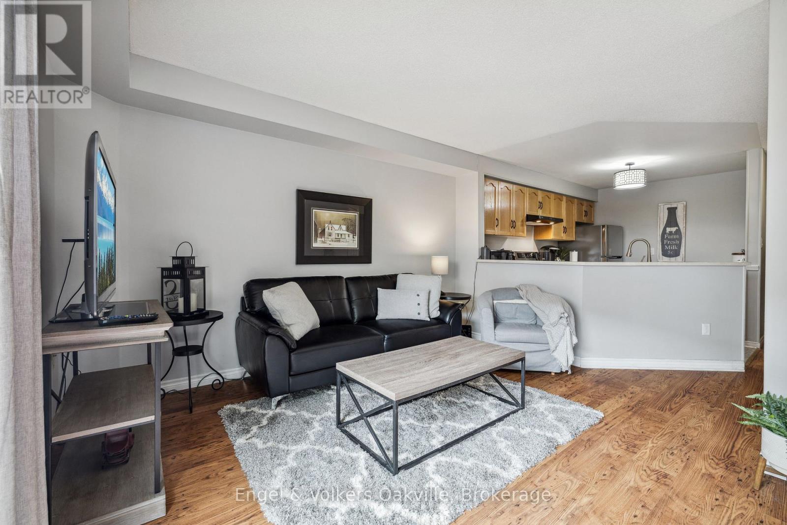 Photo 12 of 15 2015 Cleaver Avenue, Burlington ON